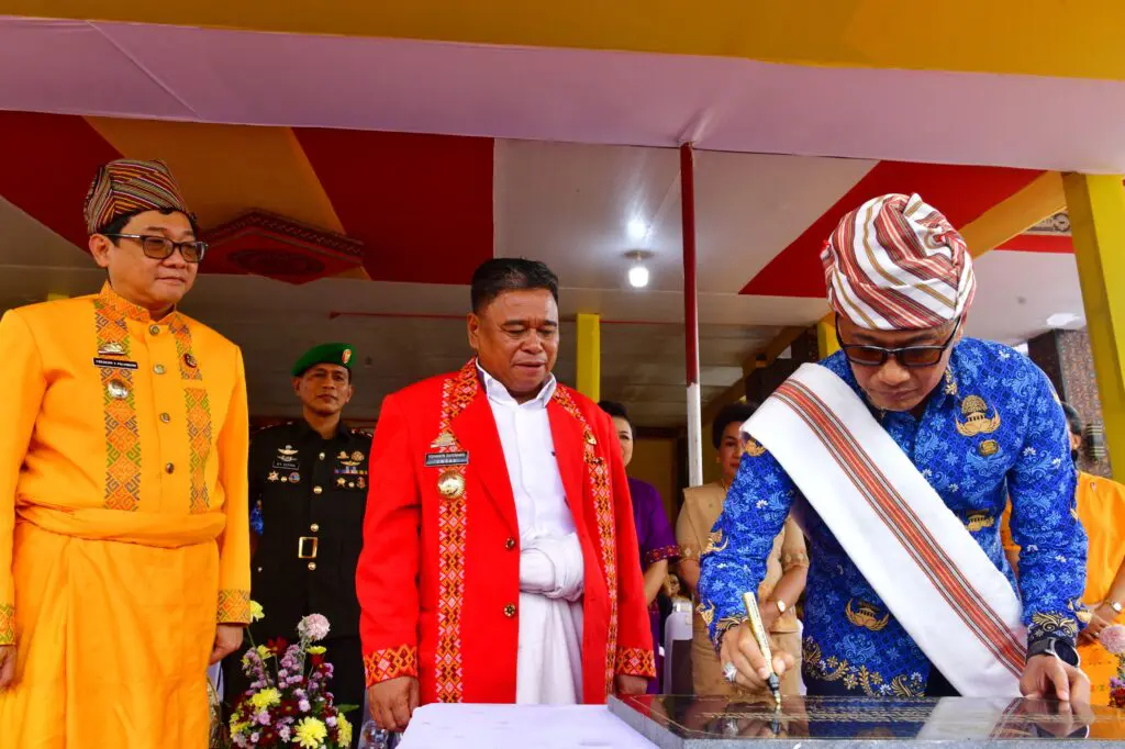 Pj Gubernur Zudan Kasih Kado Hari Jadi ke-16 Toraja Utara, Apa Saja?  
