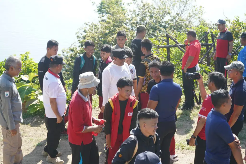 Ratusan Siswa Nikmati Hiking di Bukit Sukun Bersama Pj Gubernur Bahtiar