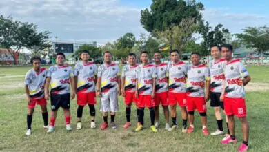 Melintas di Kota Palopo, Andi Sudirman Ikut Main Bola Bareng Warga 