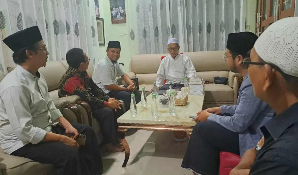 Andi Sudirman Jenguk dan Doakan Kesembuhan PWNU Rais Syuriah  