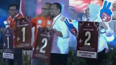 Pilgub Sulsel, Potret Saling Rangkul Sudirman dan Danny Saat Pencabutan Nomor Urut 