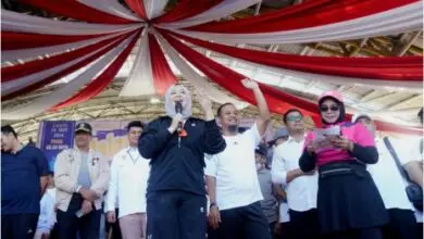 Hadiri Jalan Sehat Anti Mager di Pangkep, Andi Sudirman-Fatmawati Disambut Ribuan Warga