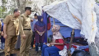 Prihatin atas Kebakaran di TPA Antang, Pj Gubernur Zudan Salurkan Bantuan ke Korban