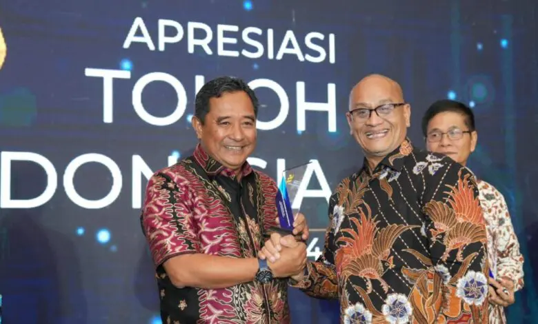Pj Gubernur Bahtiar Raih Predikat Tokoh Indonesia 2024 Kategori Pelestarian Lingkungan dan Mitigasi Bencana