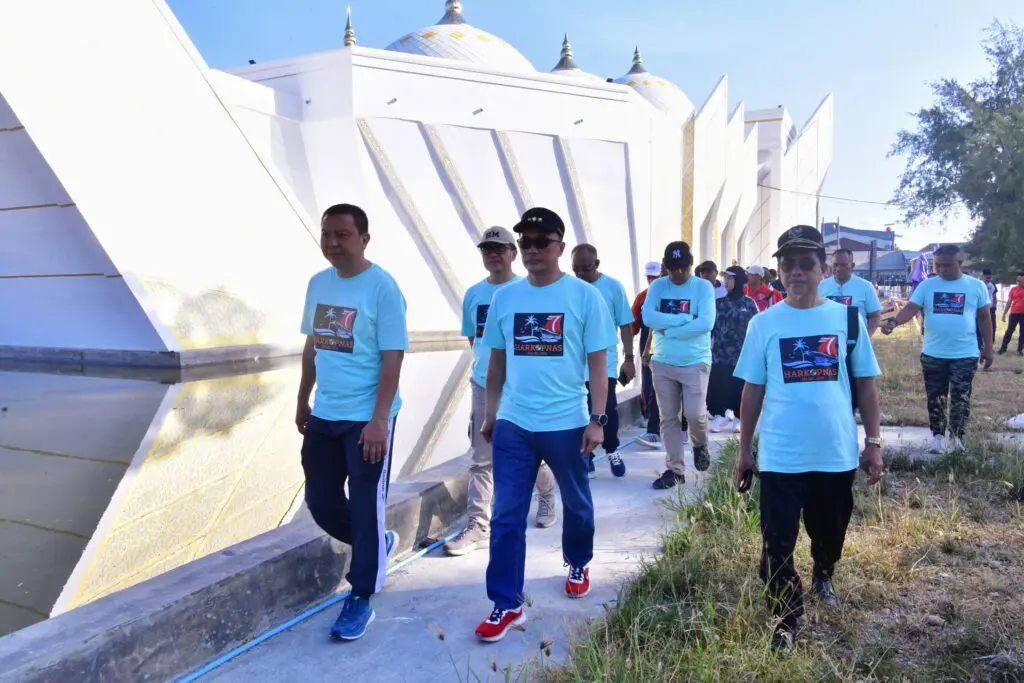 Cairkan Bantuan Rp 4,2 Miliar, Pj Gubernur Zudan Berharap Pembangunan Masjid Agung Selayar Segera Rampung