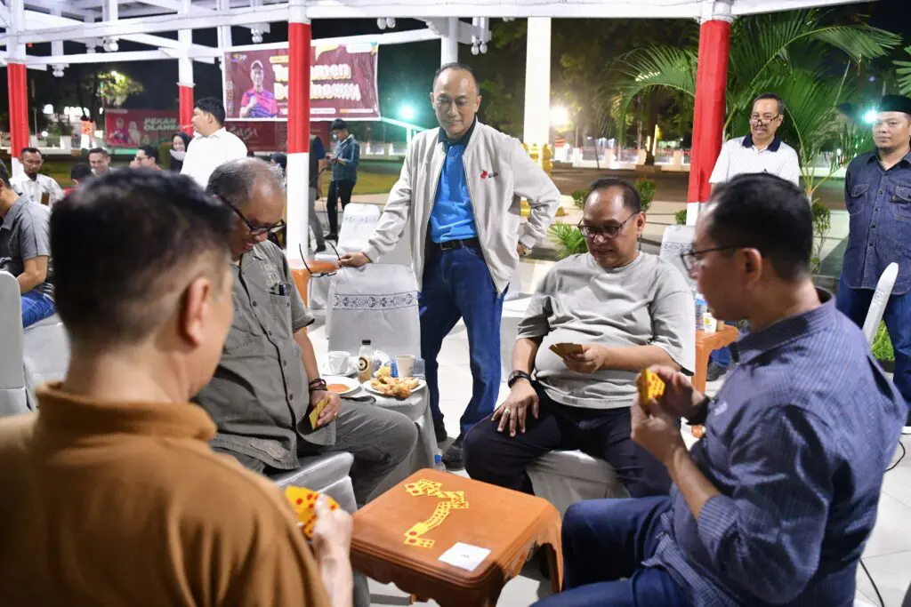 Disaksikan Pj Gubernur Zudan, Pegawai Pemprov Sulsel Adu Loba Domino
