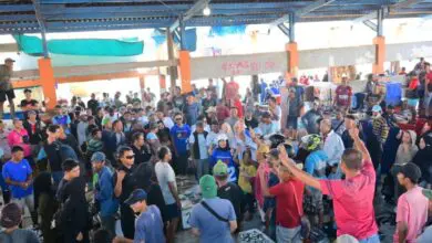 Cawagub Fatmawati Rusdi Dapat Sambutan Hangat dari Pedagang dan Nelayan di Paotere 
