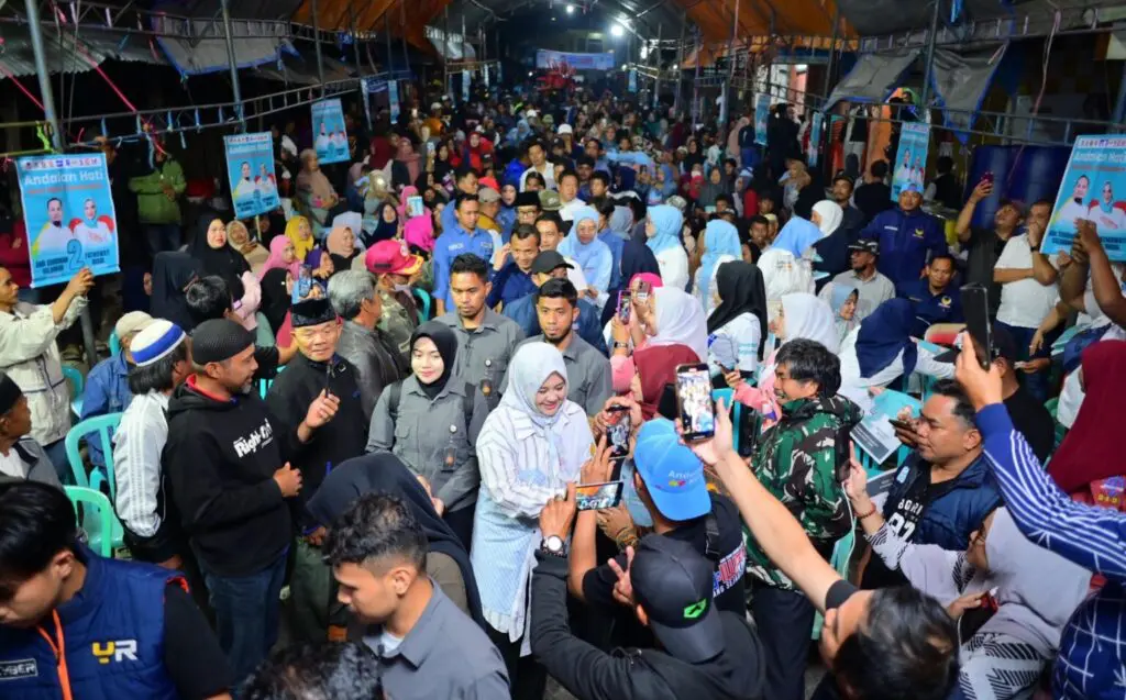 Pilgub Sulsel, Cawagub Fatmawati Disambut Riuh Ribuan Masyarakat di Pasar Sudu Enrekang 