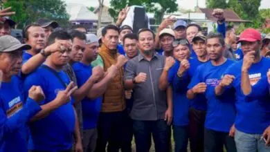 Sempat Diguyur Hujan, Andi Sudirman Sulaimam Disambut Ribuan Warga  Bulukumba