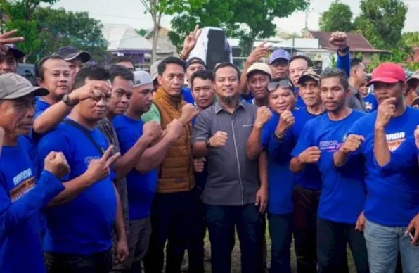 Sempat Diguyur Hujan, Andi Sudirman Sulaimam Disambut Ribuan Warga  Bulukumba
