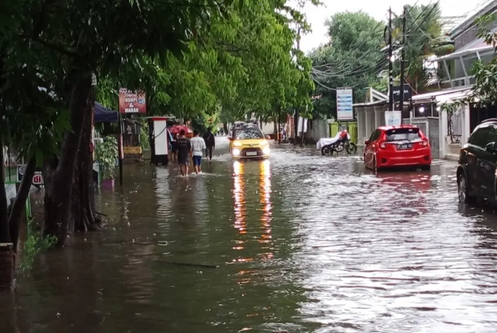 Hujan Sejak Pagi Tadi, Kota Makassar Dikepung Banjir