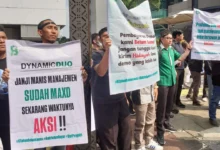 Eks Karyawan PT Bakrie Telecom Gelar Aksi Damai Tuntut Pelunasan Kompensasi PHK yang Tak Kunjung Dibayar